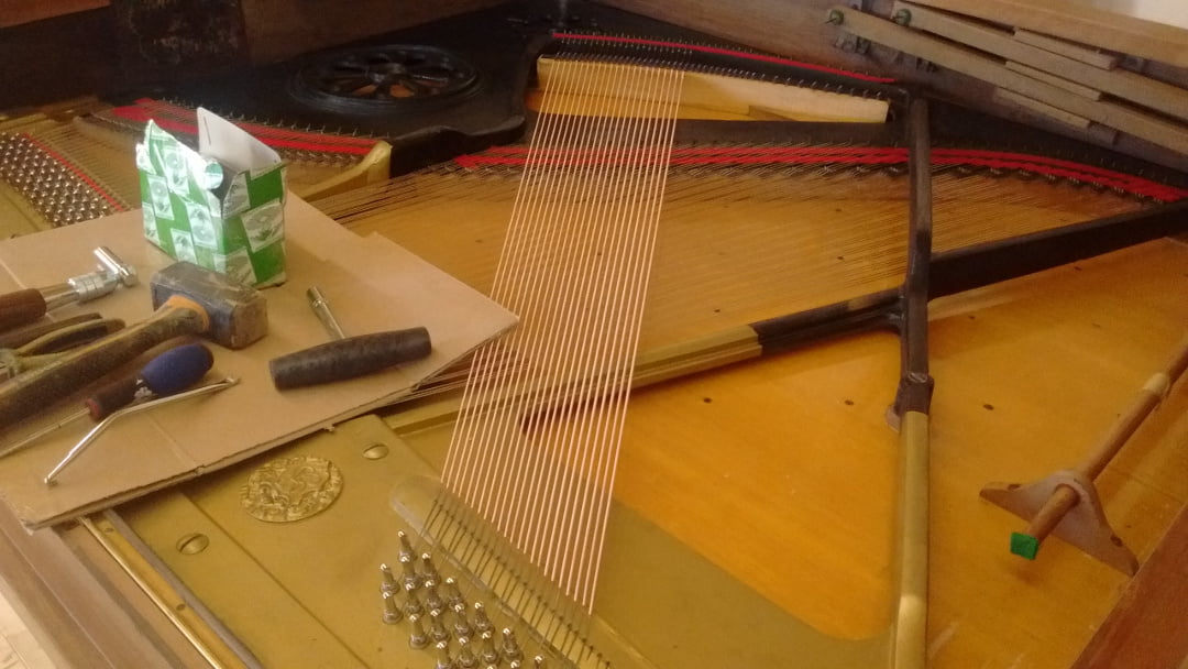 Montage en cordes, Grotrian Steinweg droit