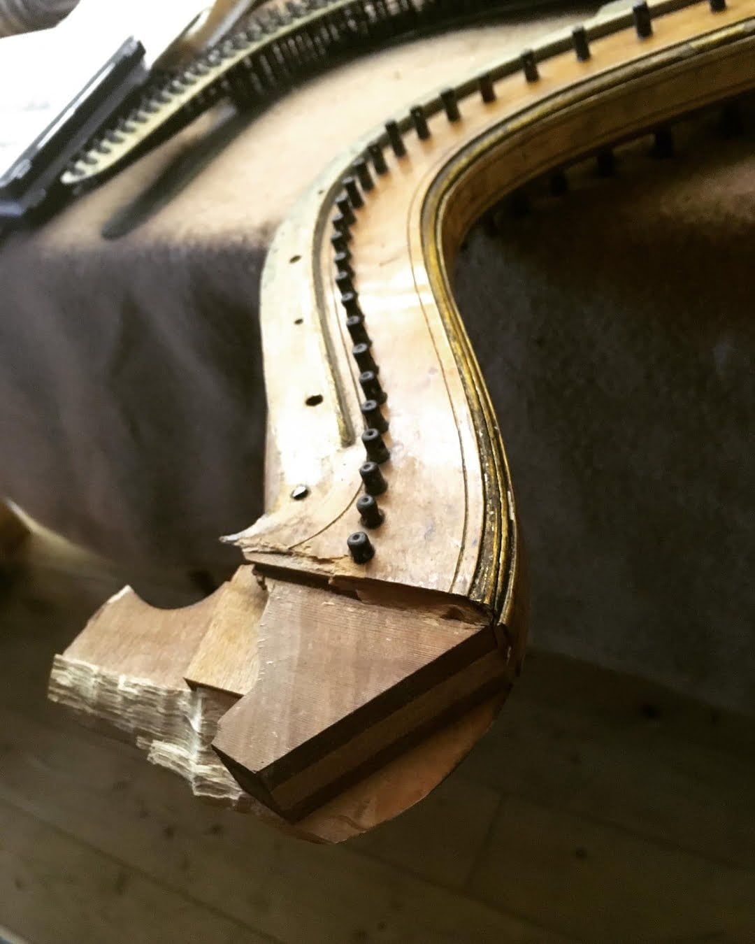 Restauration réparation de harpe Erard