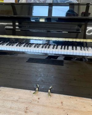 PIANINO (petit piano à 6 octaves) NOIR LAQUE – FACTURE ASIATIQUE